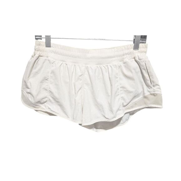 LULULEMON ATHLETICA Hotty Hot Short II '2.5" Size 10 - Picture 2 of 3